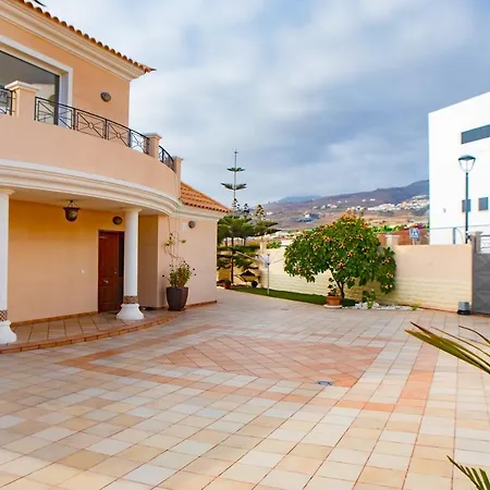 Luxury With Heated Pool فيلة *